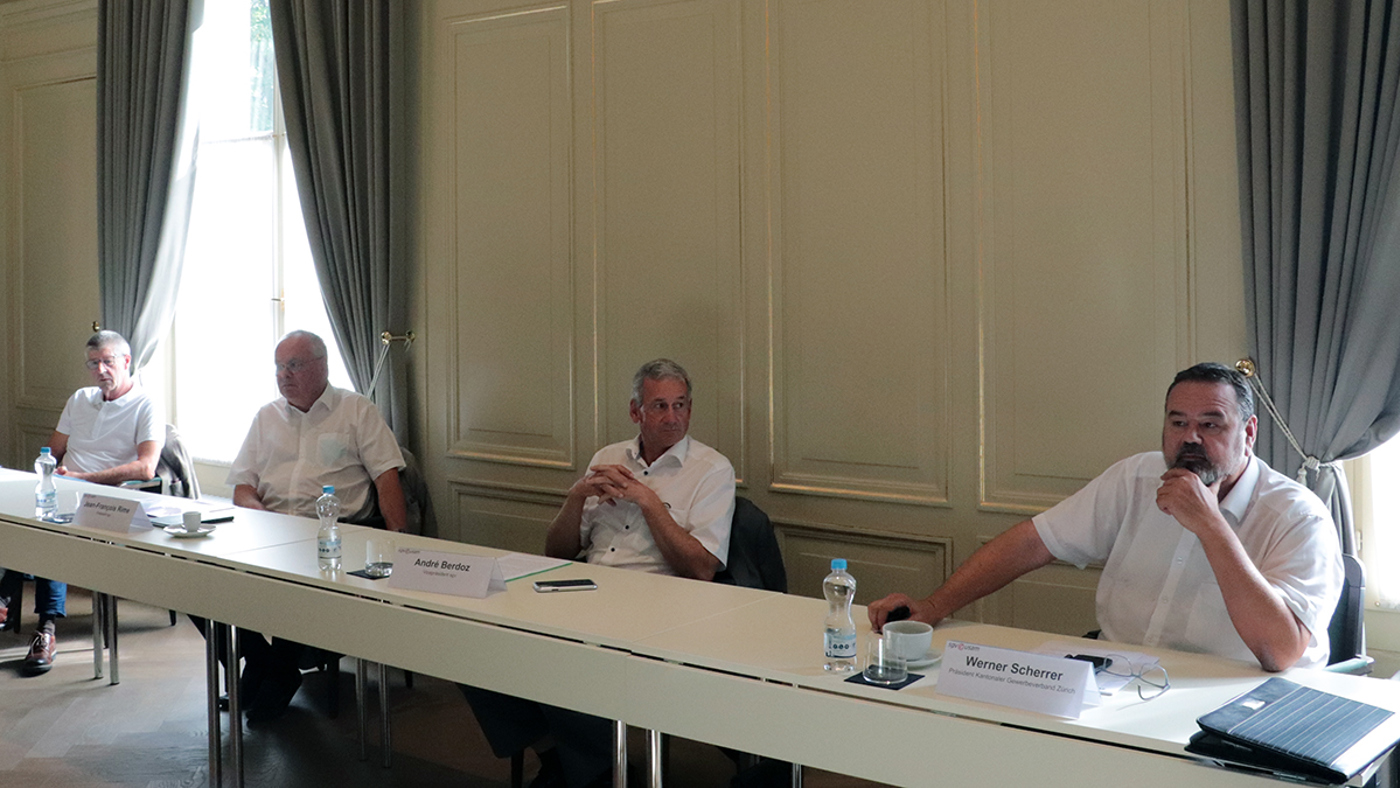 Setzten sich gemeinsam vor den Medien für eine leistungsfähige Landesverteidigung und damit für die Vorlage Air2030 ein (von links): Toni Lenz, Präsident Berner KMU, Jean-François Rime, Präsiden sgv, André Berdoz, Vizepräsident sgv und Werner Scherrer, Präsident KMU und Gewerbeverband Kanton Zürich